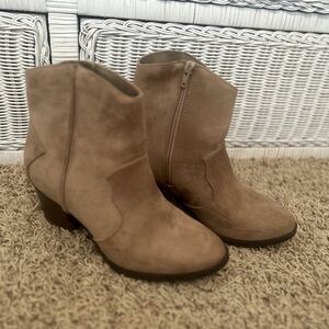 Sonoma tan suede short booty.